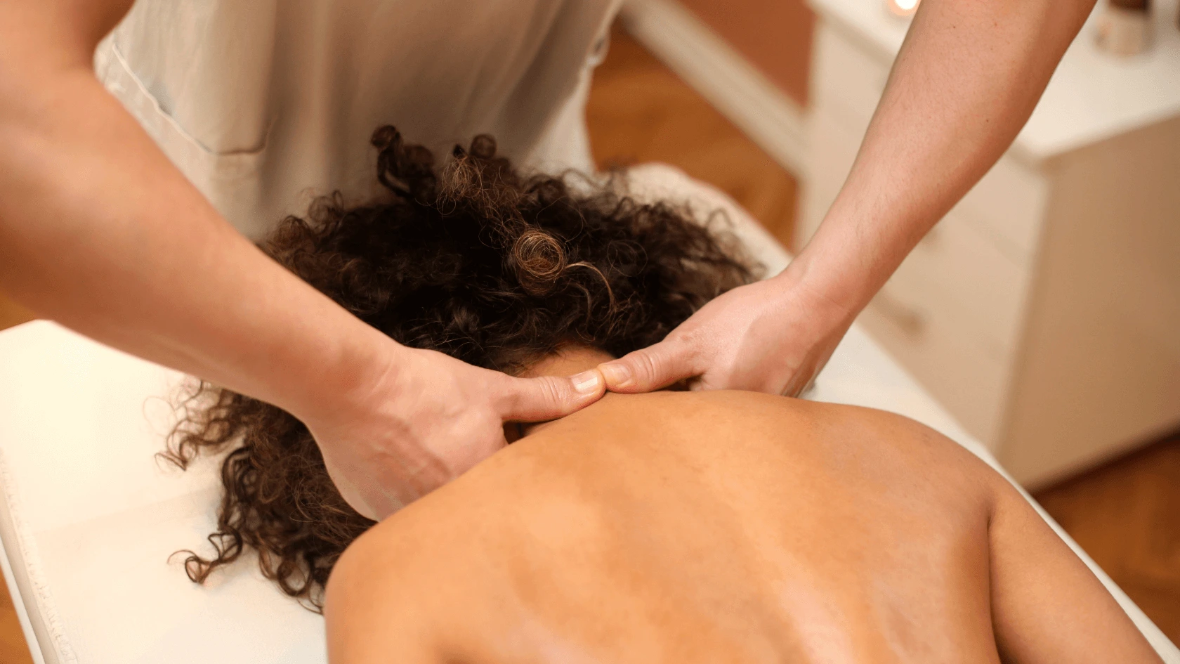 Professional foot neck and shoulder massage treatment in Bali